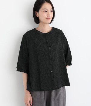 カットワーク総刺繍　ショート丈アウター(ブラック-ONESIZE)