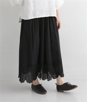キャンブリック パネル刺繍8分丈スカート(ブラック-ONESIZE)