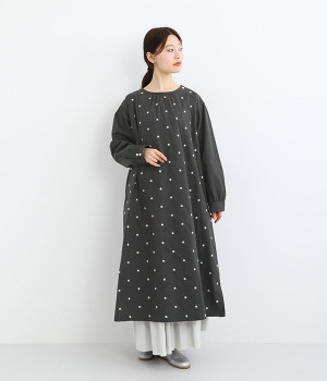 コットン 小花柄刺繍フレアワンピース(チャコールグレー-ONESIZE)