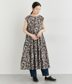キャンブリック 幾何学柄ティアードワンピース(チャコール-ONESIZE)