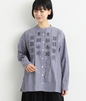 スタンドカラー前パネル刺繍ブラウス(ネイビー-F)