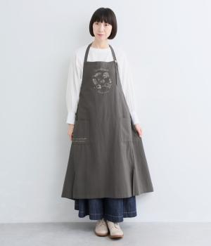 リネンコットンカフェ刺繍エプロン（チャコール・ML）