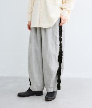 表起毛コットンリネンへリンボーンサイドフリルパンツ（ライトグレー×ホワイト・ML）