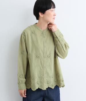3D花柄層刺繍裾スカラップブラウス（カーキ・ML）