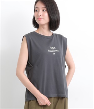 ロゴと手仕事人形プリント入りフレンチプルオーバー