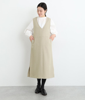 刺繍入りVネックジャンパースカート(ベージュ-M)