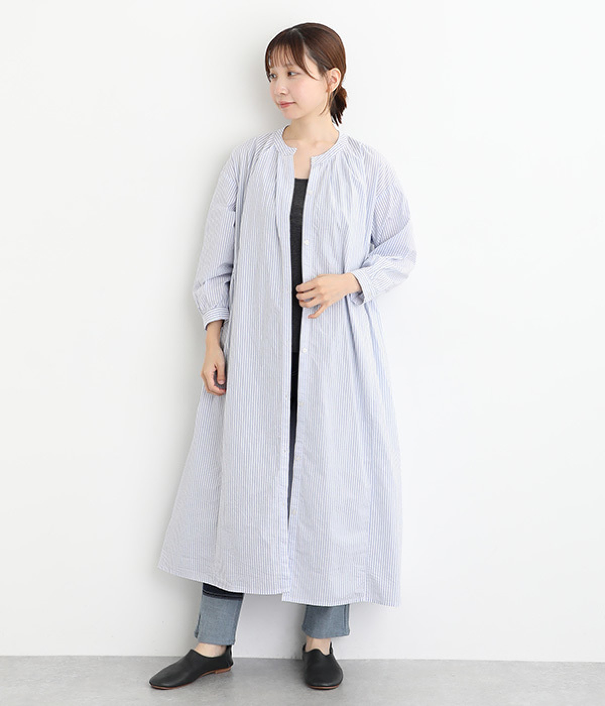 お祝いモチーフ付きシャツワンピース(オフ×ブルーストライプ-M)