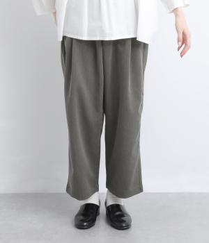 タック入りテーパードパンツ