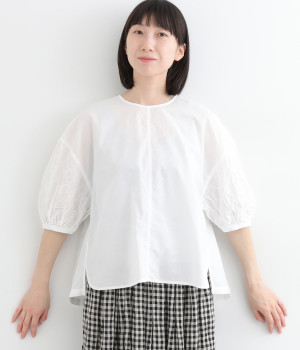 シュリンク刺繍プルオーバー(オフホワイト-L)