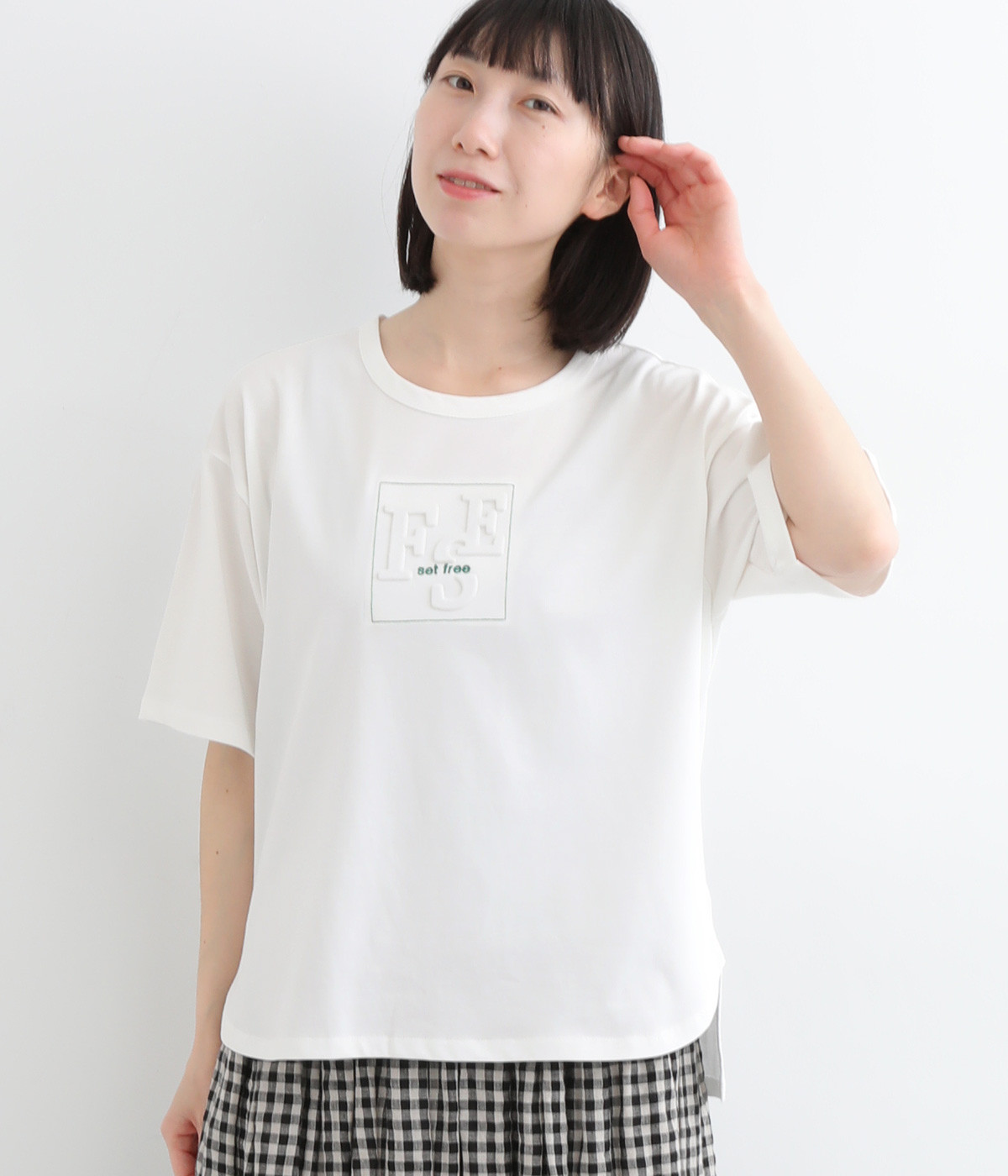 エンボスロゴTシャツ(オフホワイト-M)