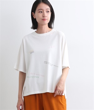 コットン天竺ランダムロゴTシャツ(オフホワイト-M)