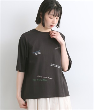 コットン天竺ランダムロゴTシャツ(チャコール-L)