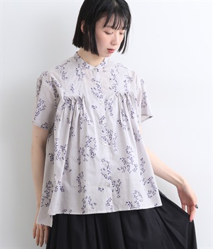 コットンボイルスモールフラワープリントタックブラウス
