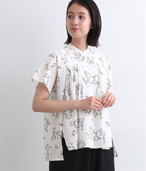 コットンボイルスモールフラワープリントタックブラウス(オフホワイト-L)