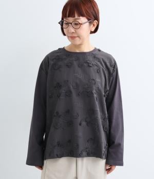 フロントエンブロイダリープルオーバー（チャコール・L）