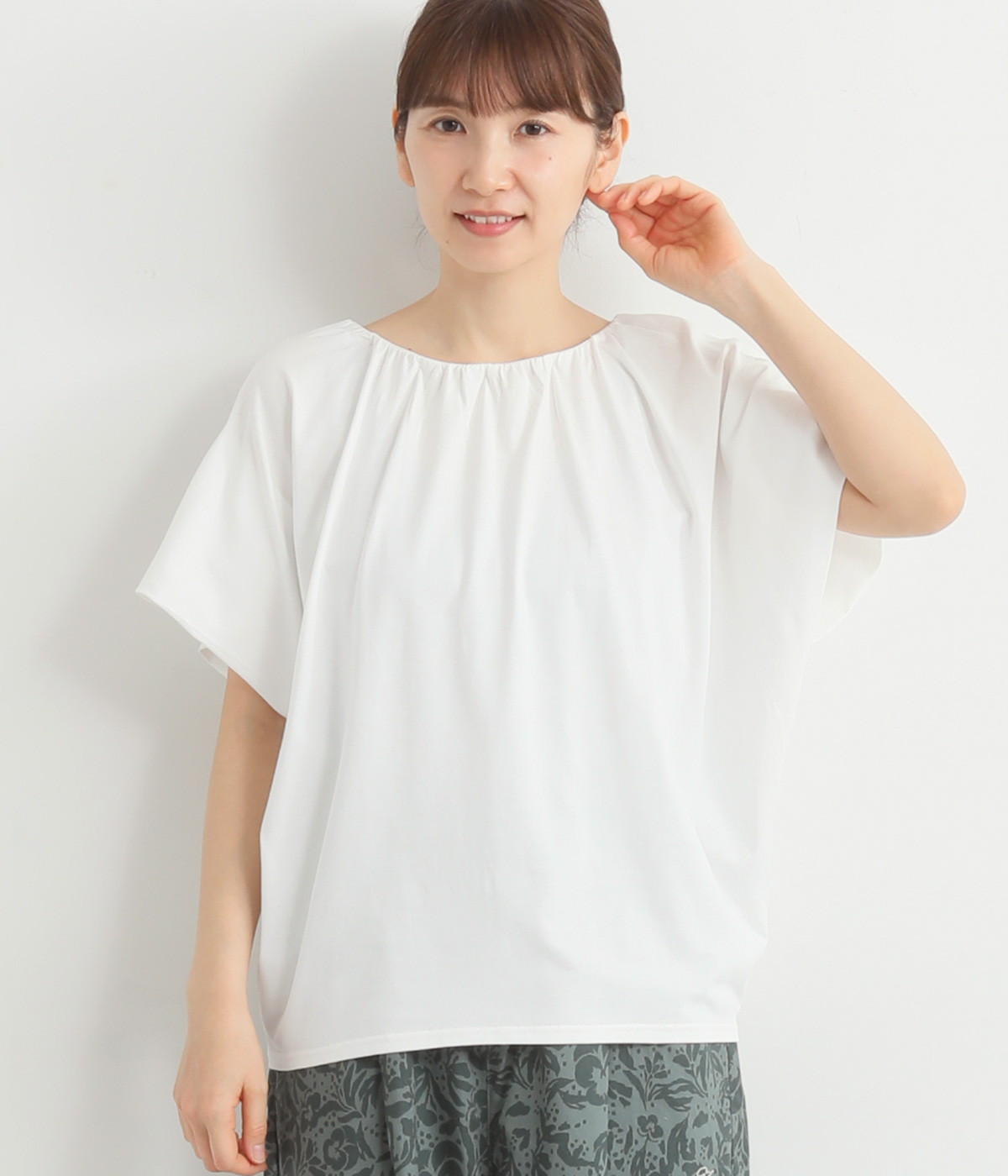 ふんわりギャザープルオーバー(オフホワイト-M)