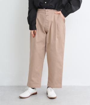 フロントタックテーパードパンツ