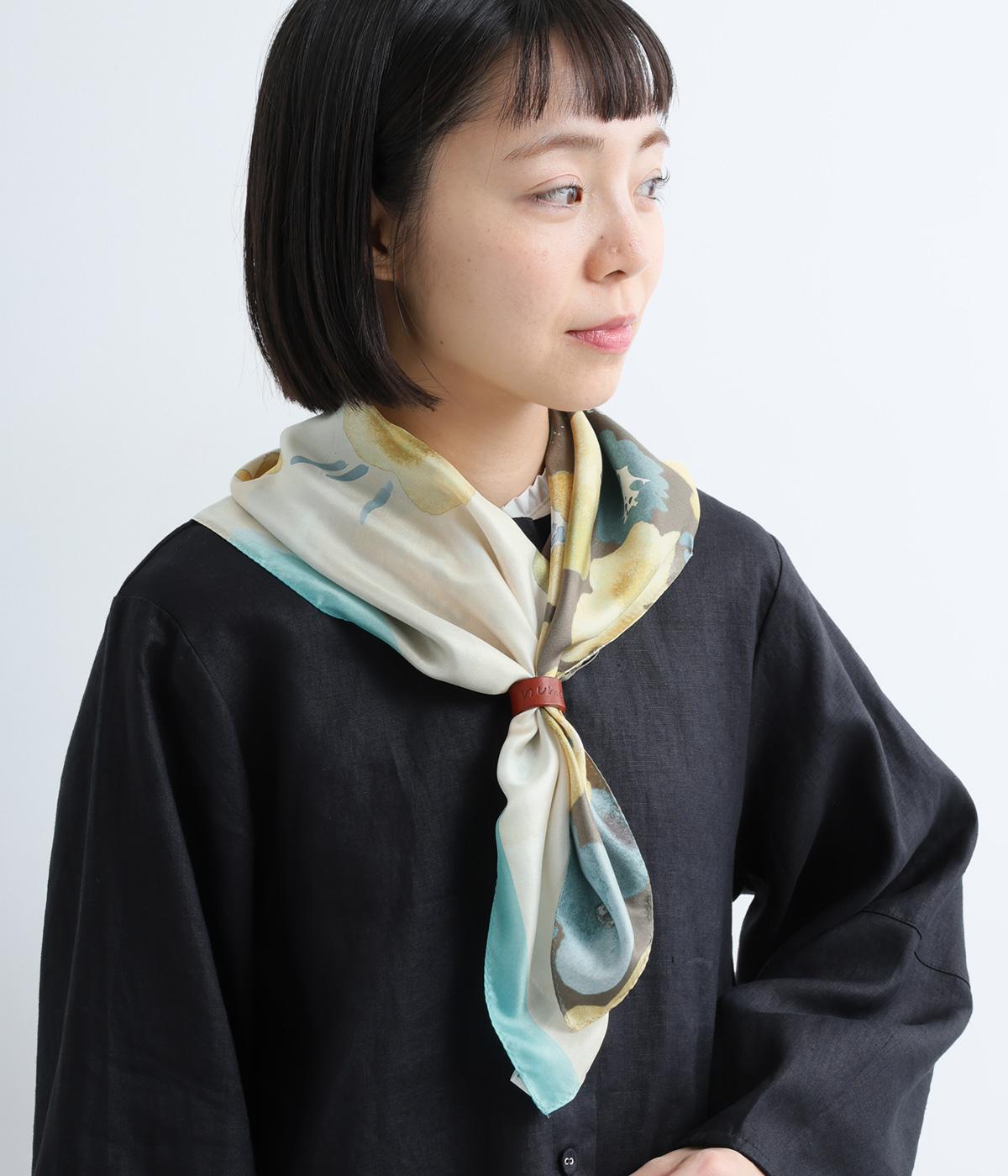 水彩フラワー柄シルクスカーフ(レザーリング付き)
