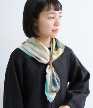 水彩フラワー柄シルクスカーフ(レザーリング付き)