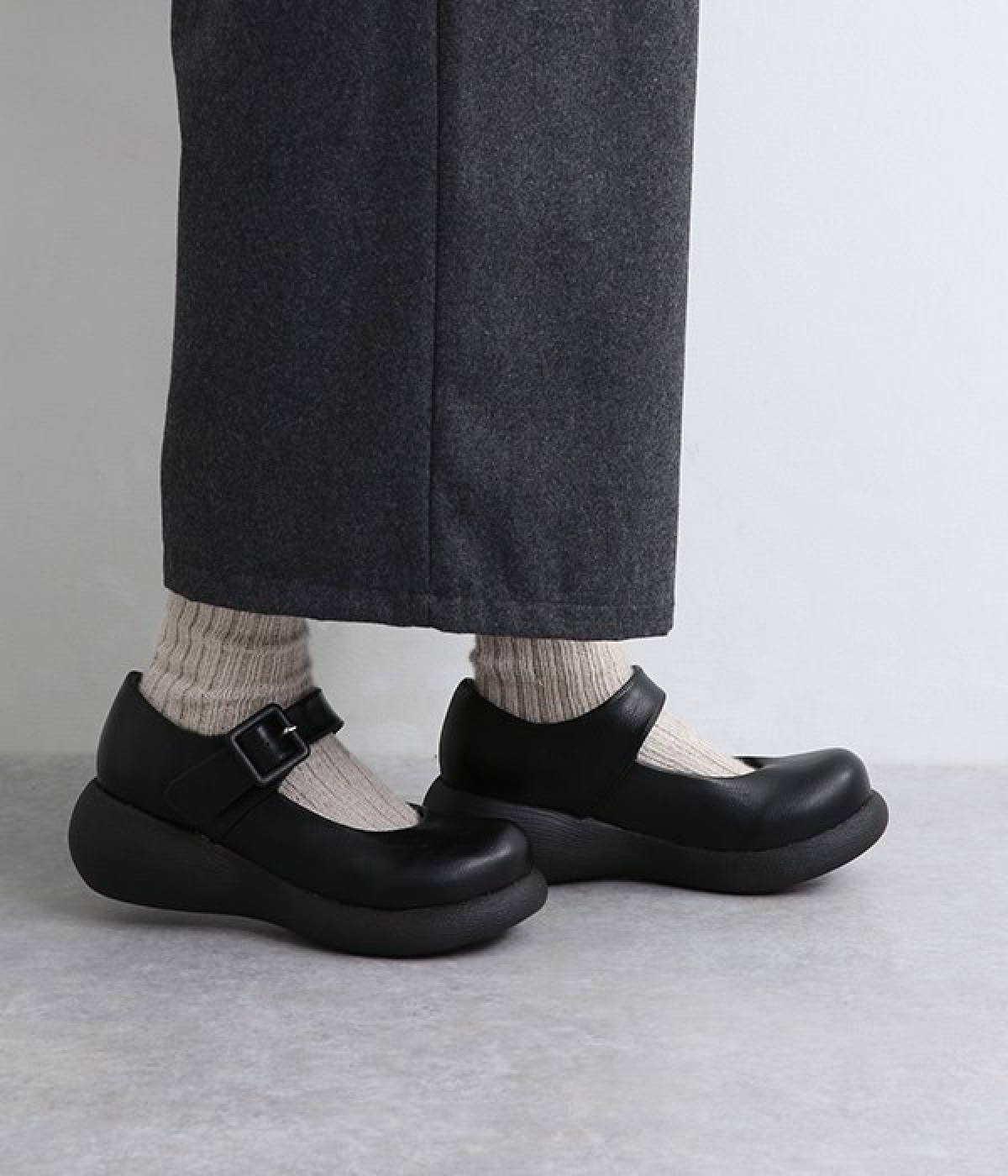 ベルト付ストラップシューズ(ブラック-M)