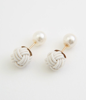 玉結び　ピアス(胡粉-ONESIZE)