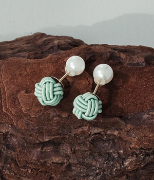 玉結び　ピアス(若緑-ONESIZE)