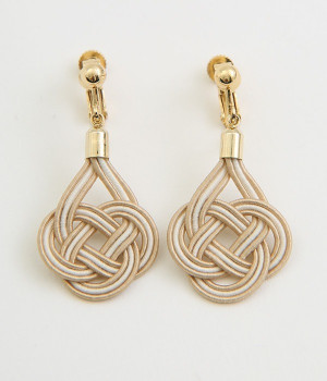 あわじ結び　イヤリング(ベージュ×胡粉-ONESIZE)