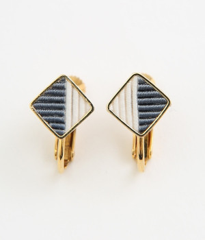 小結晶　イヤリング(胡粉×利休鼠-ONESIZE)