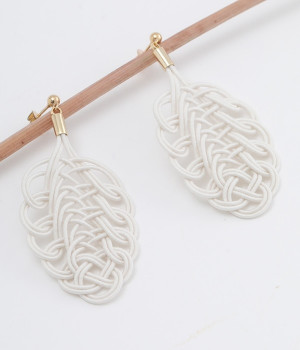 木の葉結び　ピアス(胡粉-ONESIZE)