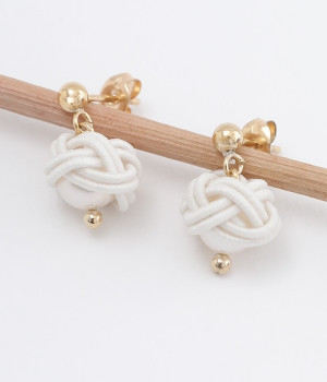 蕾　ピアス(胡粉-ONESIZE)