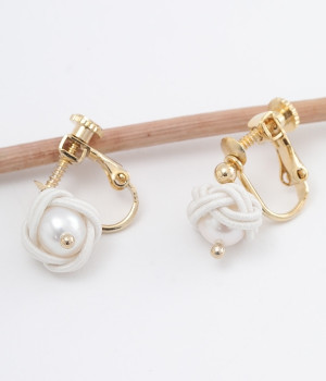 蕾　イヤリング(胡粉-ONESIZE)