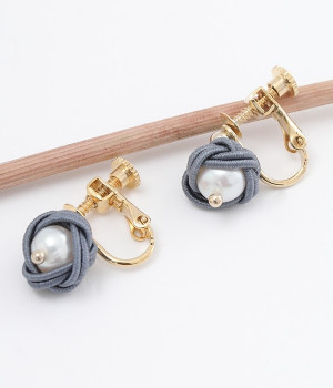 蕾　イヤリング(利休鼠-ONESIZE)