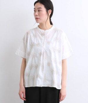 コットンポプリン　ダリア刺繍多釦ブラウス(オフホワイト-ONESIZE)