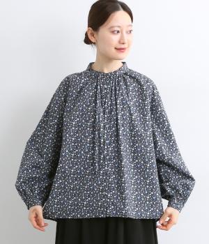 小花柄プリント　ネックリボンギャザーブラウス(ブラック-F)