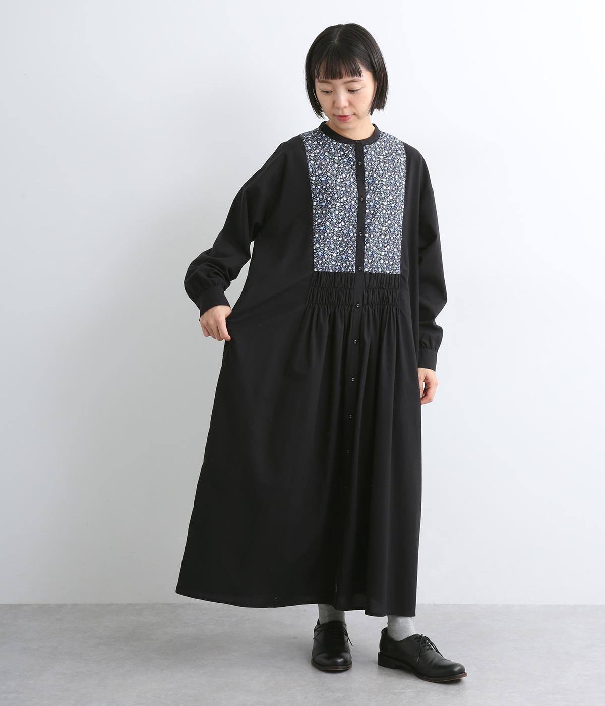 小花柄プリント　切替シャーリングワンピース(ブラック-F)