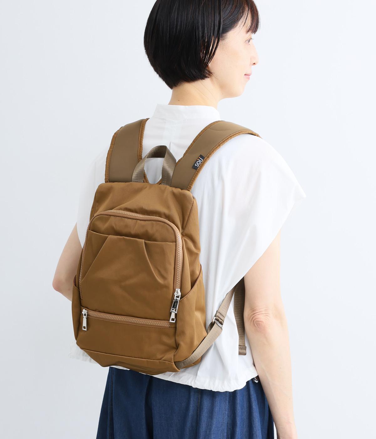★新作★スーちゃん＆うさぎ　リュック　ボディバッグ　ハンドメイド　ブラウン系 体に寄り添うリュック Sサイズ｜SOUSAC（ソウサック）の商品詳細