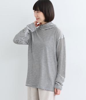 ねじれクシュクシュタートルネックプルオーバー（シロ×クロ・F）