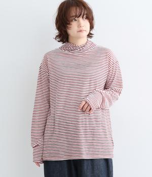 ねじれクシュクシュタートルネックプルオーバー（シロ×レンガ・F）