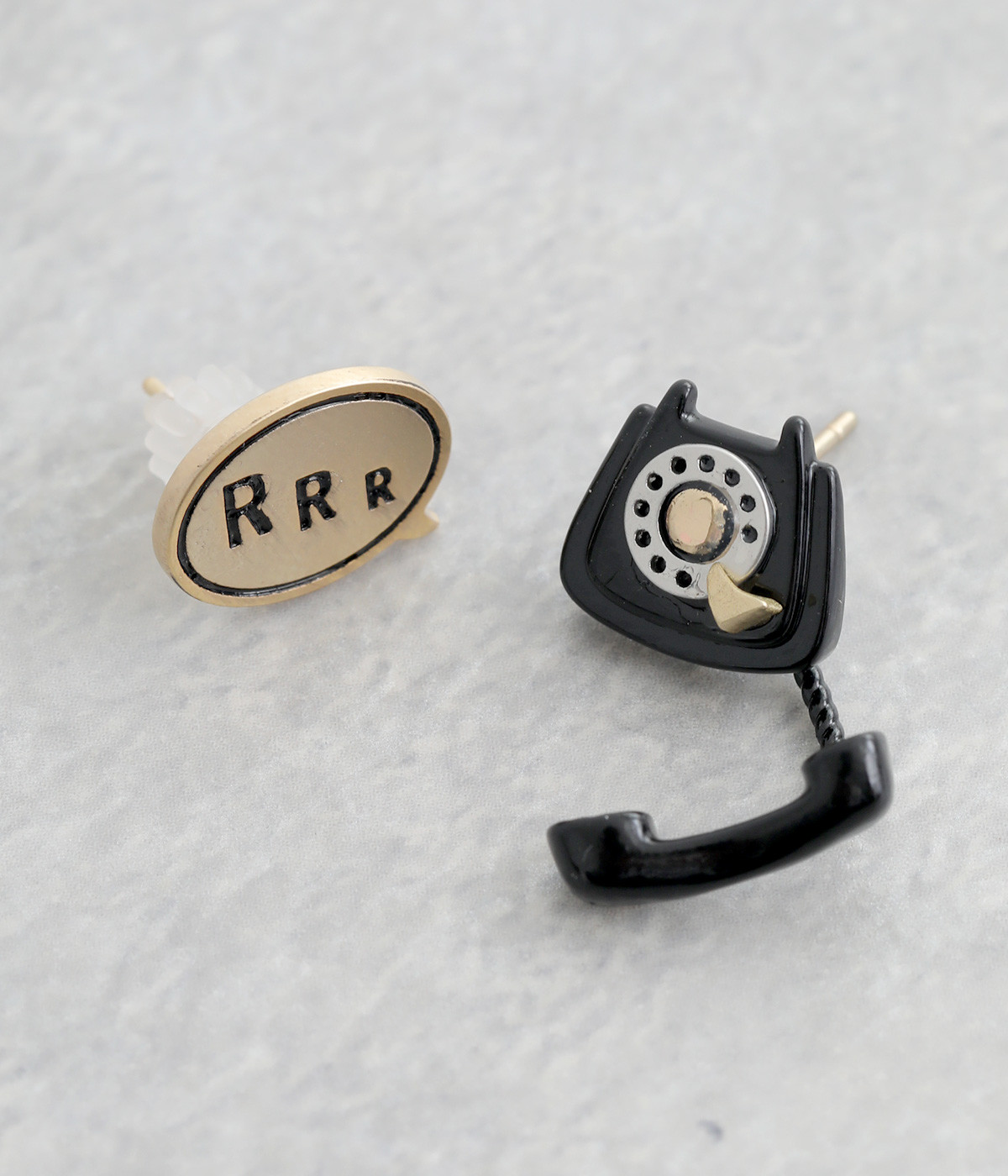 黒電話のピアス(ゴールド-ONESIZE)