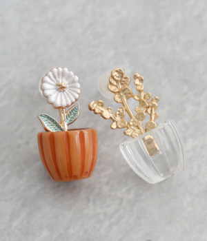 窓辺のお花ピアス(ゴールド-ONESIZE)