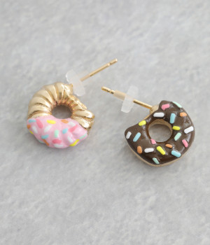 ドーナツのピアス(ゴールド-ONESIZE)