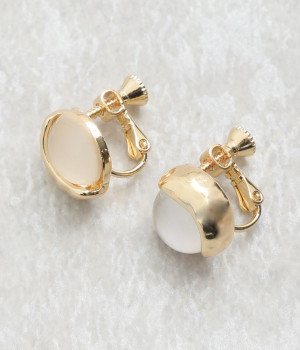 メタルカラーサークルイヤリング(ホワイト-ONESIZE)