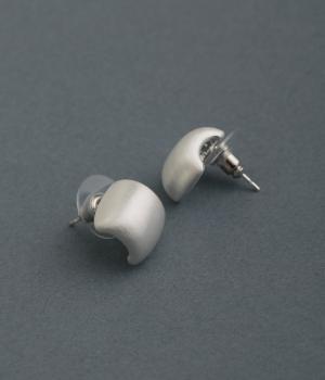 ネージュピアス　カーブ(シルバー-F)