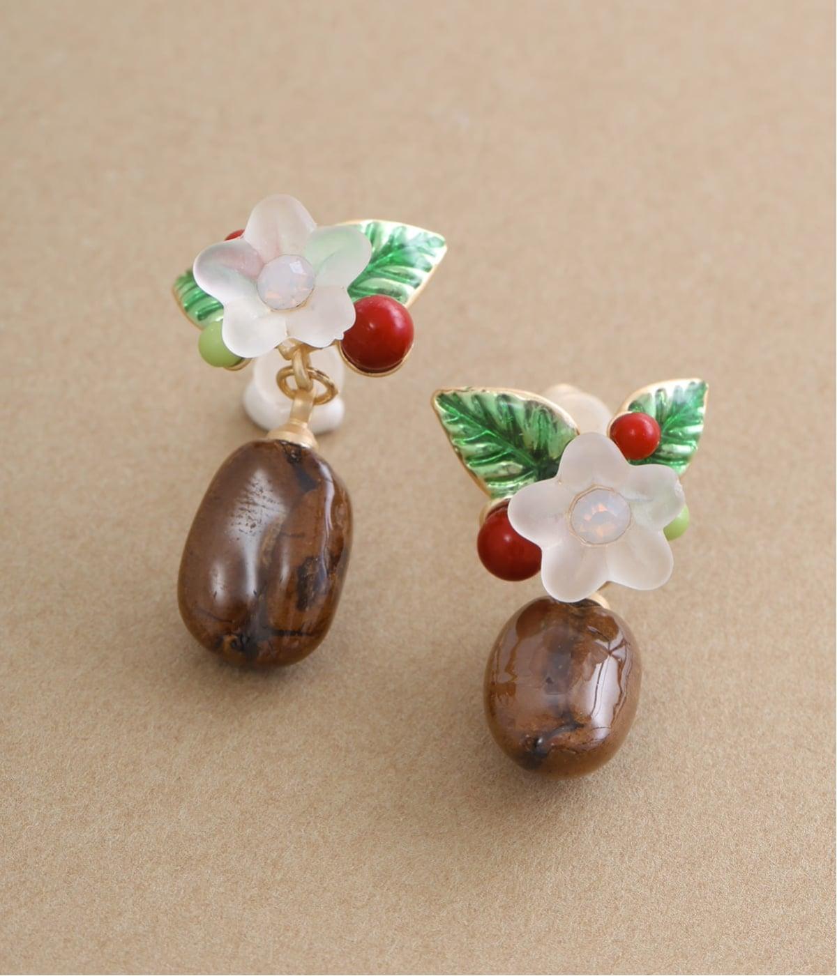 *お花と崩し淡路のアシメピアス*【No.231】 コーヒー豆とお花のピアス｜Ayatorie（アヤトリエ）の商品詳細