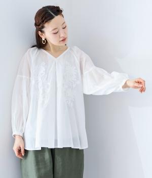 コットンボイルVネックギャザースリーブブラウス(オフ-M)