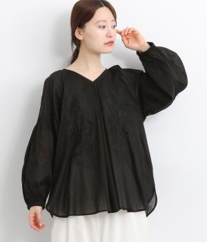 コットンボイルVネックギャザースリーブブラウス(クロ-L)