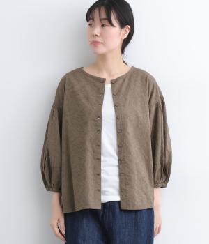 ローンキャンブリック刺繍2wayオーバーレースくるみボタンブラウス(モカ-L)