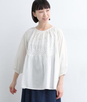 コットンローンハンドスモッキングフレアブラウス(オフ-L)