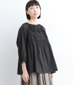 コットンローンハンドスモッキングフレアブラウス(クロ-L)