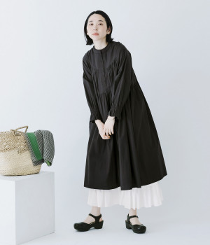 コットンポプリンラウンドヨークギャザーワンピース